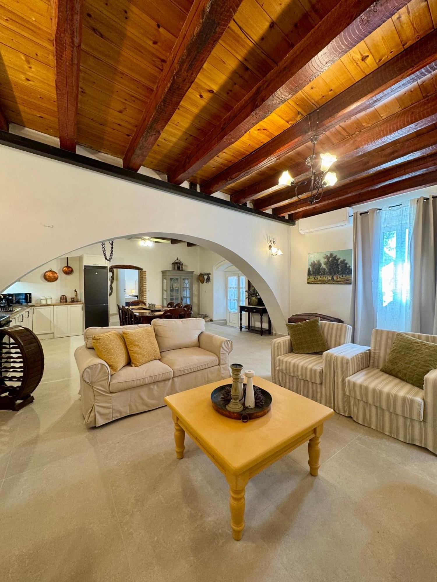 Affittacamere Marcora'S Historical Estate Strongylí Esterno foto