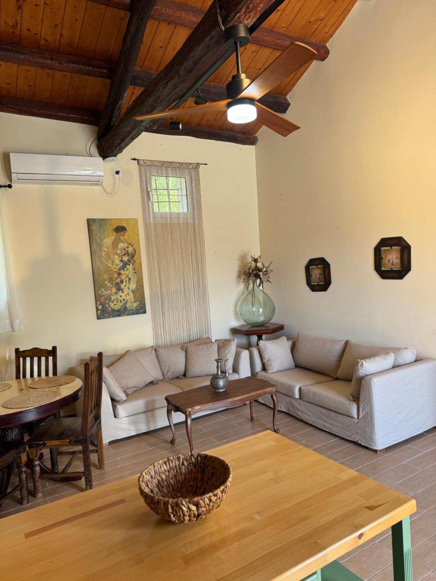 Affittacamere Marcora'S Historical Estate Strongylí Esterno foto